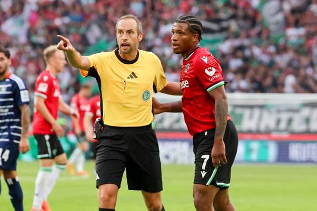 Referee Patrick Alt and Jessic Ngankam Hannover 96 talk together, 2 Bundesliga, Hannover 96 vs Hamburger SV, Heinz von Heiden Arena on August 23, 2024 in Hanover, Germany Photo by Marco Steinbrenner DeFodi Images Referee Patrick Alt and Jessic Ngankam Hannover 96 talk together, 2 Bundesliga, Hannover 96 vs Hamburger SV, Heinz von Heiden Arena, August 23, 2024 in Hanover, Germany Photo by Marco Steinbrenner DeFodi Images DFB DFL REGULATIONS PROHIBIT ANY USE OF PHOTOGRAPHS AS IMAGE SEQUENCES AND OR QUASI VIDEO Defodi 700 han hsv 20240823 023 Defodi-700 DFB DFL REGULATIONS PROHIBIT ANY USE OF PHOTOGRAPHS AS IMAGE SEQUENCES AND OR QUASI-VIDEO.