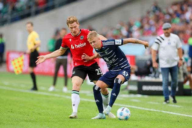 Marcel Halstenberg Hannover 96 and Adam Karabec Hamburger SV battle for the ball, 2 Bundesliga, Hannover 96 vs Hamburger SV, Heinz von Heiden Arena, August 23, 2024 in Hanover, Germany Photo by Marco Steinbrenner DeFodi Images Marcel Halstenberg Hannover 96 and Adam Karabec Hamburger SV battle for the ball, 2 Bundesliga, Hannover 96 vs Hamburger SV, Heinz von Heiden Arena, August 23, 2024 in Hanover, Germany Photo by Marco Steinbrenner DeFodi Images DFB DFL REGULATIONS PROHIBIT ANY USE OF PHOTOGRAPHS AS IMAGE SEQUENCES AND OR QUASI VIDEO Defodi 700 han hsv 20240823 026 Defodi-700 DFB DFL REGULATIONS PROHIBIT ANY USE OF PHOTOGRAPHS AS IMAGE SEQUENCES AND OR QUASI-VIDEO.