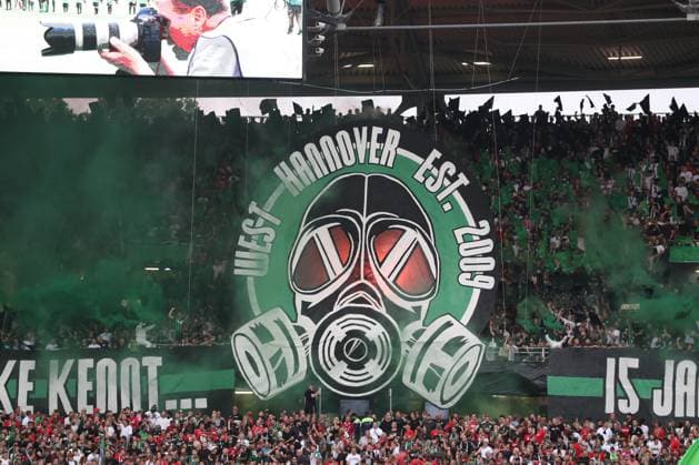 23 08 2024, xtgx, Fußball 2 Bundesliga, Hannover 96 Hamburger SV emspor, v l symbol photo, symbol image, symbol, choreo, fans, spectators, audience, pyro, pyrotechnics, smoke, fog DFL DFB REGULATIONS PROHIBIT ANY USE OF PHOTOGRAPHS as IMAGE SEQUENCES and or QUASI VIDEO Hannover
