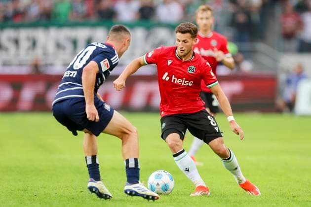 Silvan Hefti Hamburger SV and Enzo Leopold Hannover 96 battle for the ball, 2 Bundesliga, Hannover 96 vs Hamburger SV, Heinz von Heiden Arena, August 23, 2024 in Hanover, Germany Photo by Marco Steinbrenner DeFodi Images Silvan Hefti Hamburger SV and Enzo Leopold Hannover 96 battle for the ball, 2 Bundesliga, Hannover 96 vs Hamburger SV, Heinz von Heiden Arena, August 23, 2024 in Hanover, Germany Photo by Marco Steinbrenner DeFodi Images DFB DFL REGULATIONS PROHIBIT ANY USE OF PHOTOGRAPHS AS IMAGE SEQUENCES AND OR QUASI VIDEO Defodi 700 han hsv 20240823 046 Defodi-700 DFB DFL REGULATIONS PROHIBIT ANY USE OF PHOTOGRAPHS AS IMAGE SEQUENCES AND OR QUASI-VIDEO.