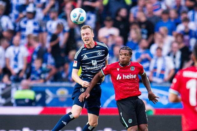 23 08 2024 Soccer, 2024 2025, 2 Bundesliga, 3 Matchday, Hannover 96 Hamburger SV L R Sebastian Schonlau Hamburg , Jessic Ngankam Hannover DFL REGULATIONS PROHIBIT ANY USE OF PHOTOGRAPHS AS IMAGE SEQUENCES AND OR QUASI VIDEO
