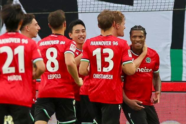 Jessic Ngankam Hannover 96 celebrates his goal with teammates, 2 Bundesliga, Hannover 96 vs Hamburger SV, Heinz von Heiden Arena, August 23, 2024 in Hanover, Germany Photo by Marco Steinbrenner DeFodi Images Jessic Ngankam Hannover 96 celebrates his goal with teammates, 2 Bundesliga, Hannover 96 vs Hamburger SV, Heinz von Heiden Arena, August 23, 2024 in Hanover, Germany Photo by Marco Steinbrenner DeFodi Images DFB DFL REGULATIONS PROHIBIT ANY USE OF PHOTOGRAPHS AS IMAGE SEQUENCES AND OR QUASI VIDEO Defodi 700 han hsv 20240823 064 Defodi-700 DFB DFL REGULATIONS PROHIBIT ANY USE OF PHOTOGRAPHS AS IMAGE SEQUENCES AND OR QUASI-VIDEO.