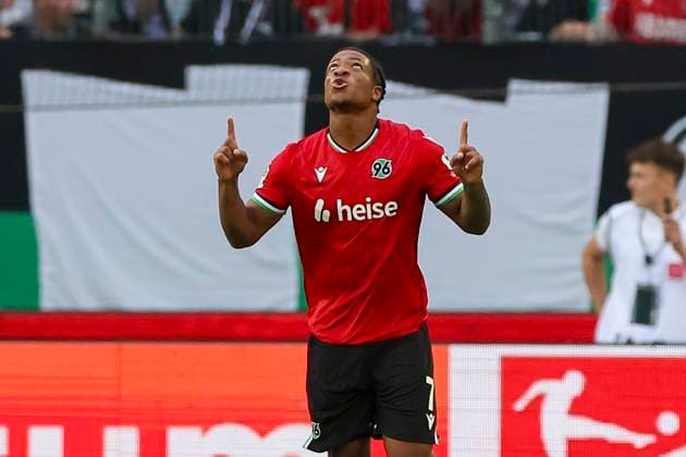 Jessic Ngankam Hannover 96 celebrates his goal for 1 0, 2 Bundesliga, Hannover 96 vs Hamburger SV, Heinz von Heiden Arena, August 23, 2024 in Hanover, Germany Photo by Marco Steinbrenner DeFodi Images Jessic Ngankam Hannover 96 celebrates after scoring his teams first goal, 2 Bundesliga, Hannover 96 vs Hamburger SV, Heinz von Heiden Arena, August 23, 2024 in Hanover, Germany Photo by Marco Steinbrenner DeFodi Images DFB DFL REGULATIONS PROHIBIT ANY USE OF PHOTOGRAPHS AS IMAGE SEQUENCES AND OR QUASI VIDEO Defodi 700 han hsv 20240823 067 Defodi-700 DFB DFL REGULATIONS PROHIBIT ANY USE OF PHOTOGRAPHS AS IMAGE SEQUENCES AND OR QUASI-VIDEO.