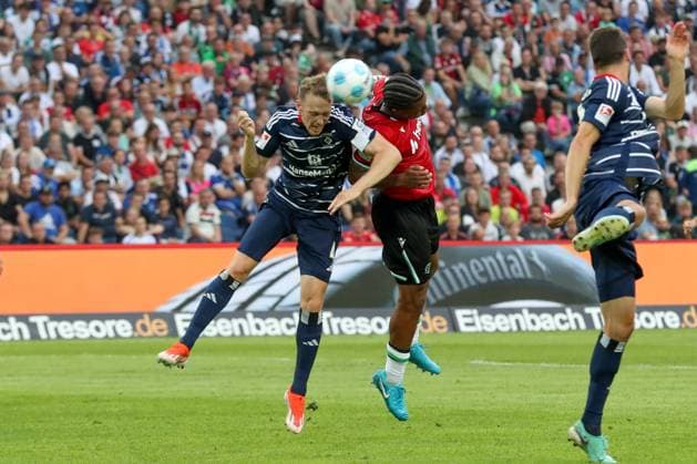 23 08 2024, xtgx, Fußball 2 Bundesliga, Hannover 96 Hamburger SV emspor, Sebastian Schonlau HSV, 4 , Jessic Ngankam Hannover, 7 Zweikampf, Duell, Kampf, tackle DFL DFB REGULATIONS PROHIBIT ANY USE OF PHOTOGRAPHS as IMAGE SEQUENCES and or QUASI VIDEO Hannover