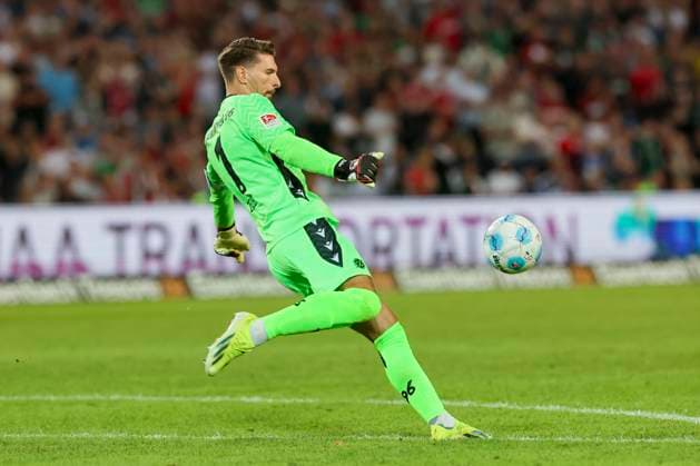 Torhueter Ron Robert Zieler Hannover 96 controls the ball, 2 Bundesliga, Hannover 96 vs Hamburger SV, Heinz von Heiden Arena, August 23, 2024 in Hanover, Germany Photo by Marco Steinbrenner DeFodi Images Torhueter Ron Robert Zieler Hannover 96 controls the ball, 2 Bundesliga, Hannover 96 vs Hamburger SV, Heinz von Heiden Arena, August 23, 2024 in Hanover, Germany Photo by Marco Steinbrenner DeFodi Images DFB DFL REGULATIONS PROHIBIT ANY USE OF PHOTOGRAPHS AS IMAGE SEQUENCES AND OR QUASI VIDEO Defodi 700 han hsv 20240823 087 Defodi-700 DFB DFL REGULATIONS PROHIBIT ANY USE OF PHOTOGRAPHS AS IMAGE SEQUENCES AND OR QUASI-VIDEO.