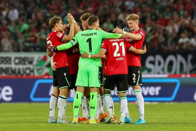 Hannover 96 players celebrate the home win and the resulting lead in the table, 2 Bundesliga, Hannover 96 vs Hamburger SV, Heinz von Heiden Arena, August 23, 2024 in Hanover, Germany Photo by Marco Steinbrenner DeFodi Images The Hannover 96 players celebrate the home win and the resulting lead in the table, 2 Bundesliga, Hannover 96 vs Hamburger SV, Heinz von Heiden Arena, August 23, 2024 in Hanover, Germany Photo by Marco Steinbrenner DeFodi Images DFB DFL REGULATIONS PROHIBIT ANY USE OF PHOTOGRAPHS AS IMAGE SEQUENCES AND OR QUASI VIDEO Defodi 700 han hsv 20240823 091 Defodi-700 DFB DFL REGULATIONS PROHIBIT ANY USE OF PHOTOGRAPHS AS IMAGE SEQUENCES AND OR QUASI-VIDEO.