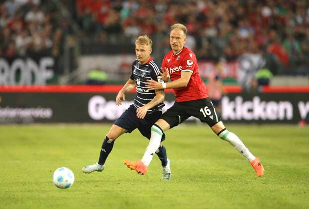 Photo Adam KARABEC vs Havard Nielsen H 96 , right Football 2 Bundesliga on Fri 23 08 2024 Hannover 96 Hamburger SV 1 0