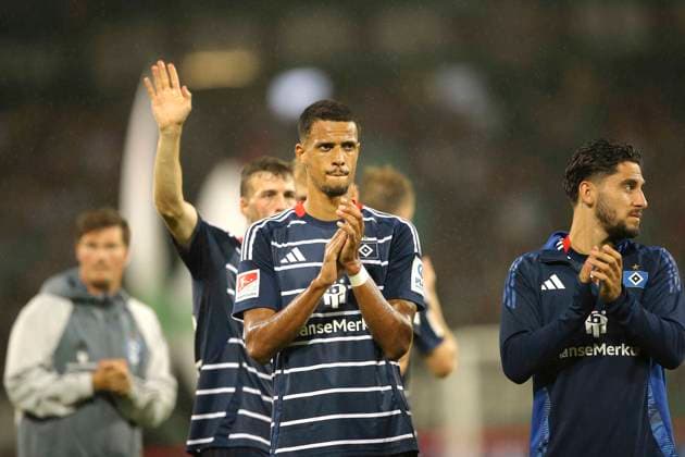 Photo Loser HSV , skeptical face at Robert Glatzel and right Ludovit REIS Soccer 2 Bundesliga on Fri 23 08 2024 Hannover 96 Hamburger SV 1 0