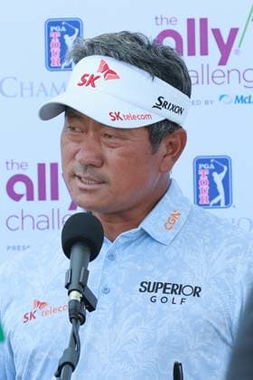 The Ally Challenge GRAND BLANC,MICHIGAN-AUGUST 23: K.J. Choi of the Republic of Korea is interview after completing the first round of The Ally Challenge presented by McLaren at Warwick Hills Golf & Country Club, Grand Blanc, MI, USA Friday, August 23, 2024. Grand Blanc Michigan United States  Copyright: xJorgexLemusx originalFilename:lemus-theallyc240823_nphAu.jpg