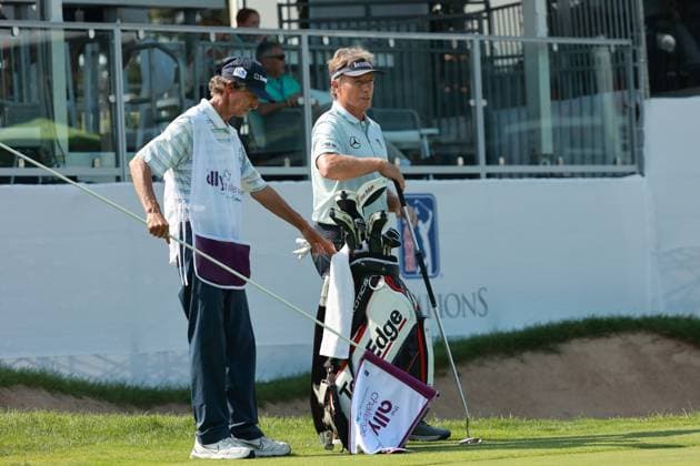 The Ally Challenge GRAND BLANC,MICHIGAN-AUGUST 23: Bernhard Langer of Germany waits on the 18th green during the first round of The Ally Challenge presented by McLaren at Warwick Hills Golf & Country Club, Grand Blanc, MI, USA Friday, August 23, 2024. Grand Blanc Michigan United States  Copyright: xJorgexLemusx originalFilename:lemus-theallyc240823_np1jI.jpg