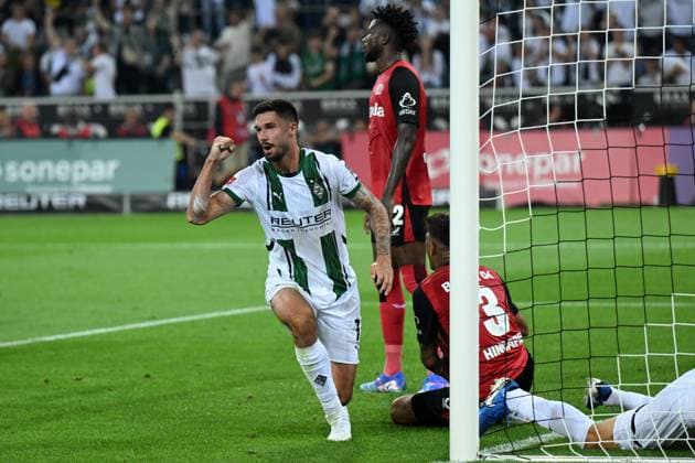 MONCHENGLADBACH - Tim Kleindienst of Borussia Monchengladbach celebrates his goal but it is disallowed during the Bundesliga match between Borussia Monchengladbach and Bayer 04 Leverkusen at Borussia Park stadium on August 23, 2024 in Monchengladbach, Germany. ANP Hollandse Hoogte Bundesliga 2024 2025 xVIxANPxSportx xGerritxvanxKeulenxIVx 506589260 originalFilename: 506589260.jpg