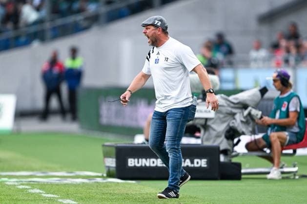 2 Bundesliga Hannover 06 Hamburger SV on 23 08 2024 at the HDI Arena in Hannover Coach Steffen Baumgart Hamburg dissatisfied, disappointed, disappointed, dejected MT