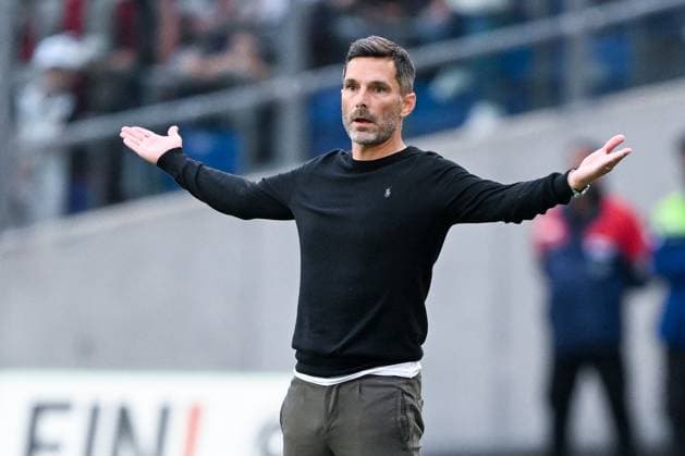 2 Bundesliga Hannover 06 Hamburger SV on 23 08 2024 at the HDI Arena in Hannover Coach Stefan Leitl Hannover 96 dissatisfied, disappointed, disappointed, dejected MT