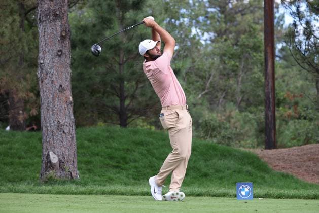 CASTLE ROCK, CO - AUGUST 23: Scottie Scheffler follows through on his tee shot on the 13th hole during the second round of the BMW Championship on August 23, 2024 at Castle Pines Golf Club in Castle Rock, CO. (Photo by Scott Winters Icon Sportswire) GOLF: AUG 23 PGA, Golf Herren FedExCup Playoffs - BMW Championship EDITORIAL USE ONLY Icon2408230557