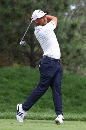 CASTLE ROCK, CO - AUGUST 23: Xander Schauffele tees off on the 13th hole during the second round of the BMW Championship on August 23, 2024 at Castle Pines Golf Club in Castle Rock, CO. (Photo by Scott Winters Icon Sportswire) GOLF: AUG 23 PGA, Golf Herren FedExCup Playoffs - BMW Championship EDITORIAL USE ONLY Icon2408230601