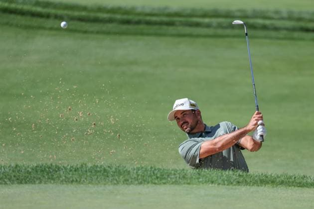 CASTLE ROCK, CO - AUGUST 23: Jason Day hits a shot from the bunker on the 8th hole during the second round of the BMW Championship on August 23, 2024 at Castle Pines Golf Club in Castle Rock, CO. (Photo by Scott Winters Icon Sportswire) GOLF: AUG 23 PGA, Golf Herren FedExCup Playoffs - BMW Championship EDITORIAL USE ONLY Icon2408230856