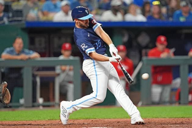 AUG 23, 2024: Kansas City Royals shortstop Paul DeJong (15) hits an RBI double at Kauffman Stadium Kansas City, Missouri. CSM. Kansas City United States - ZUMAc04_ 20240823_zma_c04_035 Copyright: xJonxRobichaudx