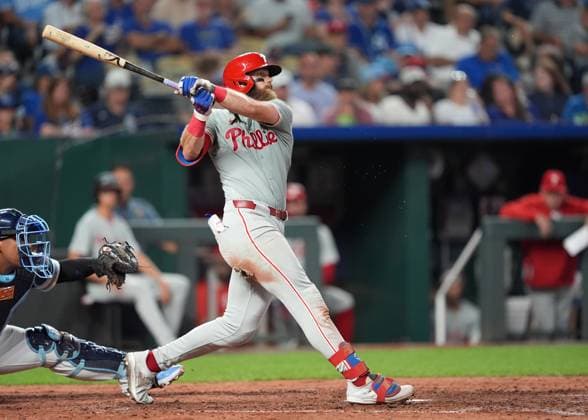 AUG 23, 2024: Philadelphia Phillies outfielder Brandon Marsh (16) drives a ball to deep center at Kauffman Stadium Kansas City, Missouri. CSM. Kansas City United States - ZUMAc04_ 20240823_zma_c04_037 Copyright: xJonxRobichaudx