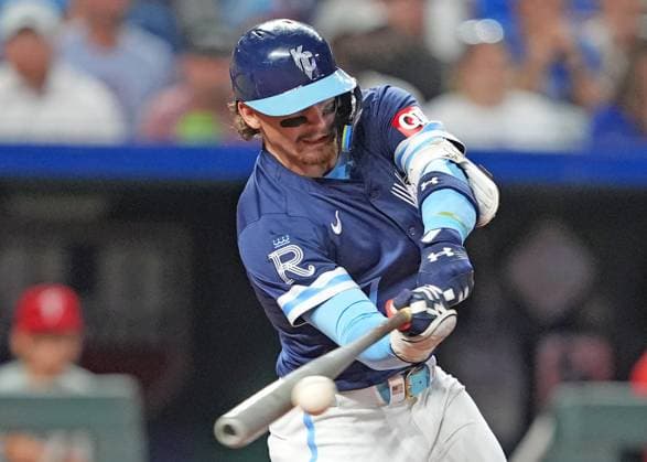 AUG 23, 2024: Kansas City Royals shortstop Bobby Witt Jr. (7) drives a single at Kauffman Stadium Kansas City, Missouri. CSM. Kansas City United States - ZUMAc04_ 20240823_zma_c04_039 Copyright: xJonxRobichaudx