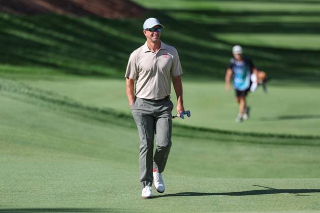 CASTLE ROCK, CO - AUGUST 23: Adam Scott smiles as he walks up to the 8th green during the second round of the BMW Championship on August 23, 2024 at Castle Pines Golf Club in Castle Rock, CO. (Photo by Scott Winters Icon Sportswire) GOLF: AUG 23 PGA, Golf Herren FedExCup Playoffs - BMW Championship EDITORIAL USE ONLY Icon2408230670