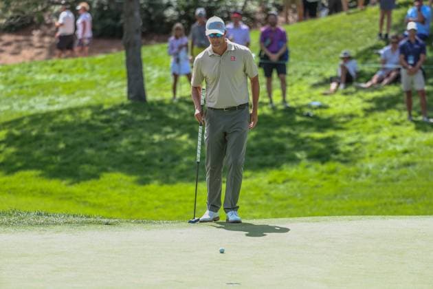 CASTLE ROCK, CO - AUGUST 23: Adam Scott lines up a putt for birdie on the 17th hole during the second round of the BMW Championship on August 23, 2024 at Castle Pines Golf Club in Castle Rock, CO. (Photo by Scott Winters Icon Sportswire) GOLF: AUG 23 PGA, Golf Herren FedExCup Playoffs - BMW Championship EDITORIAL USE ONLY Icon2408231081