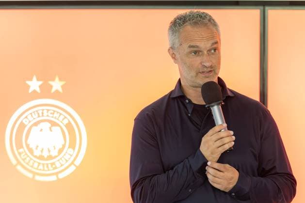 Press conference to introduce national coach Christian Wück National coach Christian Wück, Wueck, in conversation with journalists Press conference to introduce Christian Wück as the new national coach of the womens national team on August 23, 2024 in Frankfurt am Main , Frankfurt am Main Hesse Germany DFB Campus
