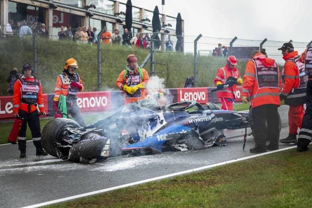 02 SARGEANT Logan (usa), Williams Racing FW46, action, crash, accident, and fire, feu with marshall, commissaire de piste, marshal, marshalls, marshals during the Formula 1 Heineken Dutch Grand Prix 2024, 15th round of the 2024 Formula One World Championship, WM, Weltmeisterschaft from August 23 to 25, 2024 on the Circuit Zandvoort, in Zandvoort, Netherlands - F1 - DUTCH GRAND PRIX 2024 DPPI Panoramic  240824_R15_OLANDA_DP_FG009040_