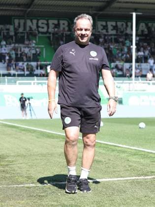 24 08 2024 Soccer Season 2024 2025 2 Soccer Bundesliga 03 Matchday SpVgg Greuther Fürth Kleeblatt SC Paderborn 07 SCP Sportfoto Zink DaMa xdaxmax DFL regulations prohibit any use of photographs as image sequences and or quasi video only for editorial use Alexander Zorniger Trainer SpVgg Greuther Fürth pensive before the start of the match
