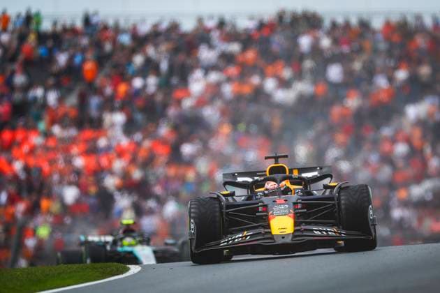 01 VERSTAPPEN Max (nld), Red Bull Racing RB20, action during the Formula 1 Heineken Dutch Grand Prix 2024, 15th round of the 2024 Formula One World Championship, WM, Weltmeisterschaft from August 23 to 25, 2024 on the Circuit Zandvoort, in Zandvoort, Netherlands - F1 - DUTCH GRAND PRIX 2024 DPPI Panoramic  240824_R15_OLANDA_DP_FG0O9520_