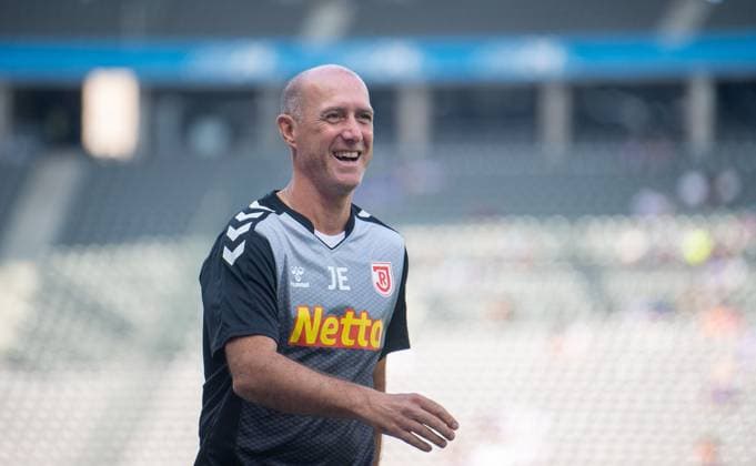 Soccer, Men, Season 2024 2025, 2 Bundesliga 3 Matchday , Hertha BSC SSV Jahn Regensburg, Coach Joe Enochs Jahn Regensburg before the match, 24 08 2024, Copyright: xSebastianxRäppold MatthiasxKochx