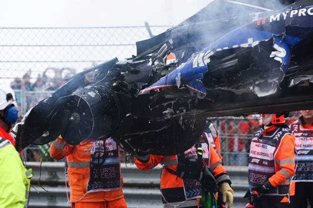 Formel 1, GP Niederlande in Zandvoort, Fahrzeug von Logan Sargeant fängt Feuer F1 Grand Prix Of The Netherlands 2024 Practice 3 Williams car of Logan Sargeant after crash during third practice ahead of the Formula 1 Grand Prix of The Netherlands at Circuit Zandvoort in Zandvoort, Netherlands on August 24, 2024. Zandvoort Netherlands  Copyright: xJakubxPorzyckix originalFilename:porzycki-f1grandp240824_npVNz.jpg