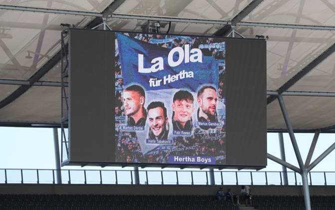 Haris Tabakovic out, La Ola for Hertha Fabian Reese, Marton Dardai, Marius Gersbeck Sport Fußball Fußball DFL 2 Bundesliga Herren 3 Spieltag Saison 2024 2025 24 08 2024 Hertha BSC Berlin vs SSV Jahn Regensburg DFL regulations prohibit any use of photographs as image sequences and or quasi video