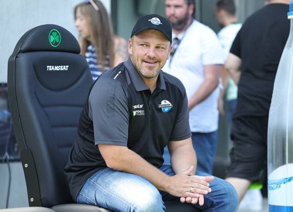 24 08 2024 Soccer Season 2024 2025 2 Soccer Bundesliga 03 Matchday SpVgg Greuther Fürth Kleeblatt SC Paderborn 07 SCP Sportfoto Zink DaMa xdaxmax DFL regulations prohibit any use of photographs as image sequences and or quasi video only for editorial use Lukas Kwasniok Trainer SC Paderborn 07 lacht Lachen freut sich Freude
