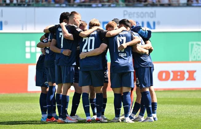 24 08 2024 Soccer Season 2024 2025 2 Soccer Bundesliga 03 Matchday SpVgg Greuther Fürth Kleeblatt SC Paderborn 07 SCP Sportfoto Zink xwoxzix DFL regulations prohibit any use of photographs as image sequences and or quasi video only for editorial use Teamkreis Mannschaft Team Paderborn
