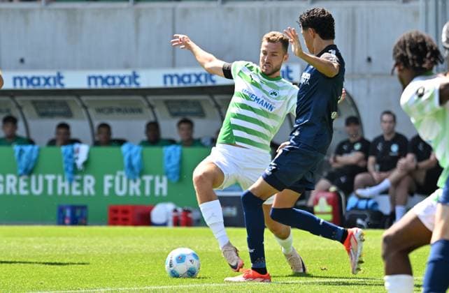 24 08 2024 Soccer Season 2024 2025 2 Soccer Bundesliga 03 Matchday SpVgg Greuther Fürth Kleeblatt SC Paderborn 07 SCP Sportfoto Zink xwoxzix DFL regulations prohibit any use of photographs as image sequences and or quasi video only for editorial use Dennis Srbeny 7, SpVgg Greuther Fürth Santiago Castaneda 5, SC Paderborn 07