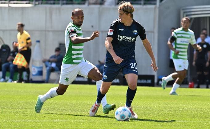 24 08 2024 Soccer season 2024 2025 2 Soccer Bundesliga 03 Matchday SpVgg Greuther Fürth Kleeblatt SC Paderborn 07 SCP Sportfoto Zink xwoxzix DFL regulations prohibit any use of photographs as image sequences and or quasi video only for editorial use Julian Green 37, SpVgg Greuther Fürth Felix Götze 20, SC Paderborn 07