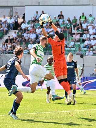 24 08 2024 Soccer Season 2024 2025 2 Soccer Bundesliga 03 Matchday SpVgg Greuther Fürth Kleeblatt SC Paderborn 07 SCP Sportfoto Zink xwoxzix DFL regulations prohibit any use of photographs as image sequences and or quasi video only for editorial use Simon Asta 2, SpVgg Greuther Fürth Pelle Boevink 1, SC Paderborn 07