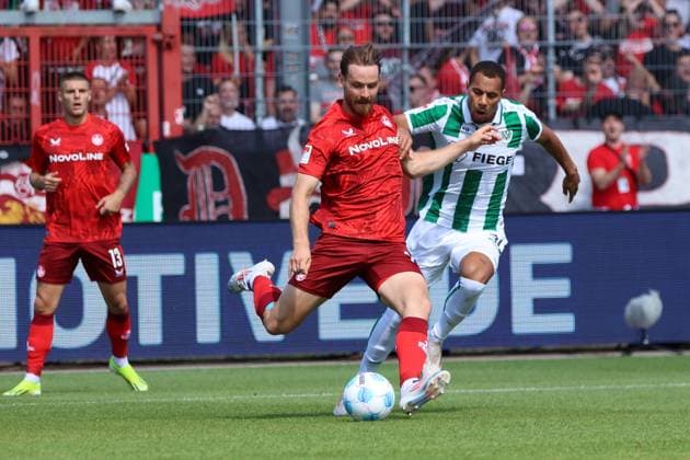 GER, Preussen Muenster vs 1 FC Kaiserslautern, Football, 2 Liga, Matchday 3, Season 2024 2025, 24 08 2024 Jannis Heuer 1 FC Kaiserslautern, 24 Luca Bazzoli Preussen Muenster, 32 DFL REGULATIONS PROHIBIT ANY USE OF PHOTOGRAPHS AS IMAGE SEQUENCES AND OR QUASI VIDEO GER, Preussen Muenster vs 1 FC Kaiserslautern, Football, 2 Liga, Matchday 3, Season 2024 2025, 24 08 2024 Muenster Copyright: xEibner-Pressefoto xFrankxZeisingx EP_FZG