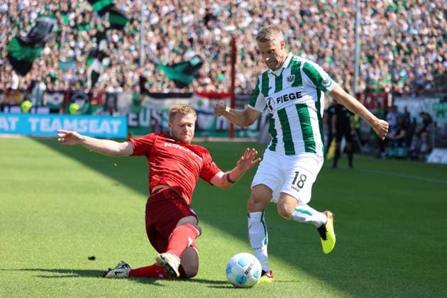 GER, Preussen Muenster vs 1 FC Kaiserslautern, Football, 2 Liga, Matchday 3, Season 2024 2025, 24 08 2024 Jean Zimmer 1 FC Kaiserslautern, 8 Marc Lorenz Preussen Muenster, 18 DFL REGULATIONS PROHIBIT ANY USE OF PHOTOGRAPHS AS IMAGE SEQUENCES AND OR QUASI VIDEO GER, Preussen Muenster vs 1 FC Kaiserslautern, Football, 2 Liga, Matchday 3, Season 2024 2025, 24 08 2024 Muenster Copyright: xEibner-Pressefoto xFrankxZeisingx EP_FZG