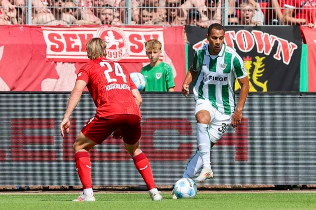 Jannis Heuer 1 FC Kaiserslautern and Etienne Amenyido SC Preussen Muenster battle for the ball, 2 Bundesliga, Preußen Münster vs 1 FC Kaiserslautern, Preußenstadion, August 24, 2024 in Münster, Germany Photo by Marco Steinbrenner DeFodi Images Jannis Heuer 1 FC Kaiserslautern and Etienne Amenyido SC Preussen Muenster battle for the ball, 2 Bundesliga, Preußen Münster vs 1 FC Kaiserslautern, Preußenstadion, August 24, 2024 in Münster, Germany Photo by Marco Steinbrenner DeFodi Images DFB DFL REGULATIONS PROHIBIT ANY USE OF PHOTOGRAPHS AS IMAGE SEQUENCES AND OR QUASI VIDEO Defodi 700 scp fcK 20240824 029 Defodi-700 DFB DFL REGULATIONS PROHIBIT ANY USE OF PHOTOGRAPHS AS IMAGE SEQUENCES AND OR QUASI-VIDEO.