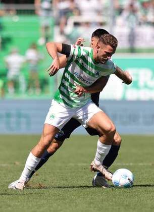 24 08 2024 Soccer Season 2024 2025 2 Soccer Bundesliga 03 Matchday SpVgg Greuther Fürth Kleeblatt SC Paderborn 07 SCP Sportfoto Zink DaMa xdaxmax DFL regulations prohibit any use of photographs as image sequences and or quasi video only for editorial use Dennis Srbeny 7, SpVgg Greuther Fürth Raphael Obermair 23, SC Paderborn 07