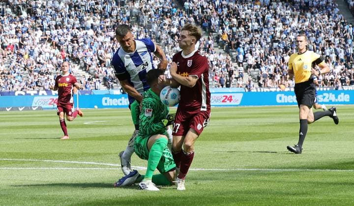 Marc Oliver Kempf, Goalkeeper Tjark Ernst, Dominik Kother duel Match scene Action Sport Football Soccer DFL 2 Bundesliga Men 3 Matchday Season 2024 2025 24 08 2024 Hertha BSC Berlin vs SSV Jahn Regensburg DFL regulations prohibit any use of photographs as image sequences and or quasi video