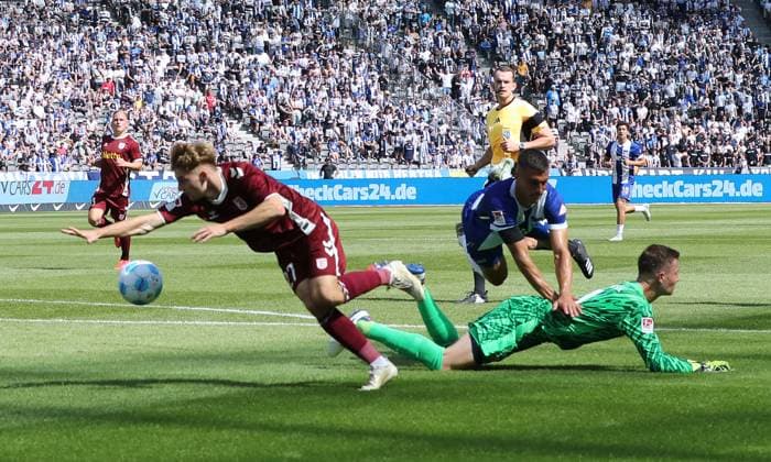 Marc Oliver Kempf, Goalkeeper Tjark Ernst, Dominik Kother duel Match scene Action Sport Football Soccer DFL 2 Bundesliga Men 3 Matchday Season 2024 2025 24 08 2024 Hertha BSC Berlin vs SSV Jahn Regensburg DFL regulations prohibit any use of photographs as image sequences and or quasi video