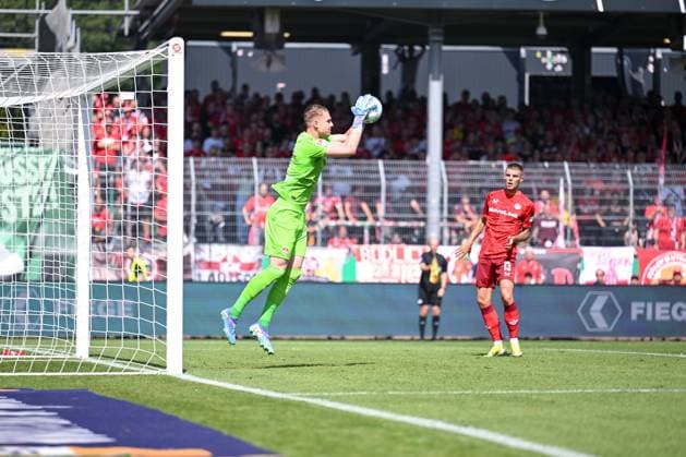 24 08 2024, Football, 2 Bundesliga, Matchday 3 Season 2024 2025, Preußen Münster 1 FC Kaiserslautern, Goalkeeper Sergio Herrera 1 FC Kaiserslautern xRHR PHOTO TKx Copyright: RHR-FOTOx RHR-FOTO TK