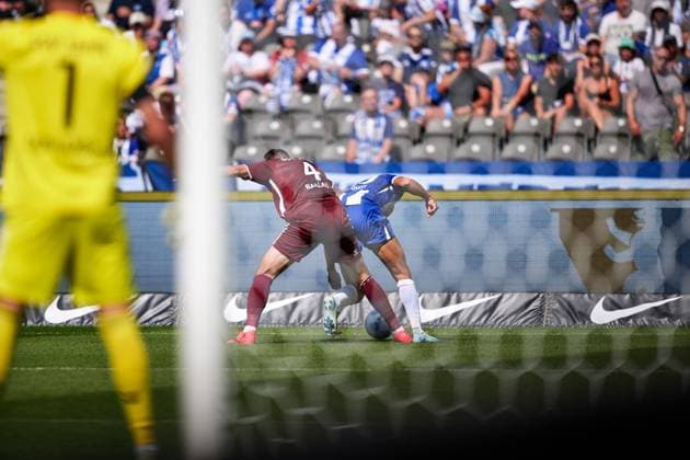 Derry Scherhant Hertha BSC, 39 , Florian Ballas SSV Jahn Regensburg, 04 , GER, Hertha BSC vs SSV Jahn Regensburg, Soccer Men, 2 Bundesliga, Season 2024 2025, 03 Matchday, 24 08 2024 DFL REGULATIONS PROHIBIT ANY USE OF PHOTOGRAPHS AS IMAGE SEQUENCES AND OR QUASI VIDEO GER, Hertha BSC vs SSV Jahn Regensburg, Soccer men, 2 Bundesliga, Season 2024 2025, 03 Matchday, 24 08 2024 Berlin Copyright: xEibner-Pressefotox xClaudiusxRauchx EP_CRH