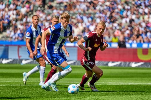 Luca Schuler Hertha BSC, 18 , Louis Breunig SSV Jahn Regensburg, 16 , GER, Hertha BSC vs SSV Jahn Regensburg, Soccer Men, 2 Bundesliga, Season 2024 2025, 03 Matchday, 24 08 2024 DFL REGULATIONS PROHIBIT ANY USE OF PHOTOGRAPHS AS IMAGE SEQUENCES AND OR QUASI VIDEO GER, Hertha BSC vs SSV Jahn Regensburg, Soccer men, 2 Bundesliga, Season 2024 2025, 03 Matchday, 24 08 2024 Berlin Copyright: xEibner-Pressefotox xClaudiusxRauchx EP_CRH