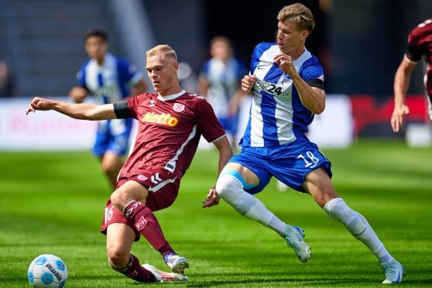 Louis Breunig SSV Jahn Regensburg, 16 , Luca Schuler Hertha BSC, 18 , GER, Hertha BSC vs SSV Jahn Regensburg, Soccer Men, 2 Bundesliga, Season 2024 2025, 03 Matchday, 24 08 2024 DFL REGULATES PROHIBIT ANY USE OF PHOTOGRAPHS AS IMAGE SEQUENCES AND OR QUASI VIDEO GER, Hertha BSC vs SSV Jahn Regensburg, Soccer men, 2 Bundesliga, Season 2024 2025, 03 Matchday, 24 08 2024 Berlin Copyright: xEibner-Pressefotox xClaudiusxRauchx EP_CRH