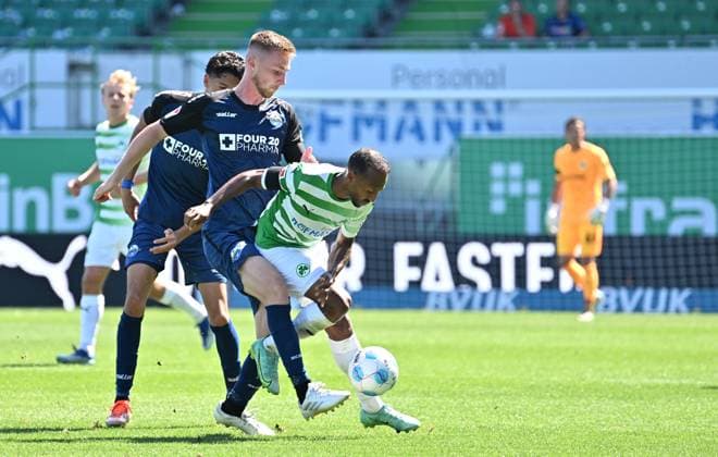 24 08 2024 Soccer Season 2024 2025 2 Soccer Bundesliga 03 Matchday SpVgg Greuther Fürth Kleeblatt SC Paderborn 07 SCP Sportfoto Zink xwoxzix DFL regulations prohibit any use of photographs as image sequences and or quasi video only for editorial use Tjark Scheller 25, SC Paderborn 07 Julian Green 37, SpVgg Greuther Fürth