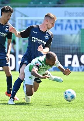 24 08 2024 Soccer Season 2024 2025 2 Soccer Bundesliga 03 Matchday SpVgg Greuther Fürth Kleeblatt SC Paderborn 07 SCP Sportfoto Zink xwoxzix DFL regulations prohibit any use of photographs as image sequences and or quasi video only for editorial use Julian Green 37, SpVgg Greuther Fürth Tjark Scheller 25, SC Paderborn 07