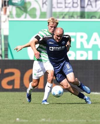 24 08 2024 Soccer Season 2024 2025 2 Soccer Bundesliga 03 Matchday SpVgg Greuther Fürth Kleeblatt SC Paderborn 07 SCP Sportfoto Zink DaMa xdaxmax DFL regulations prohibit any use of photographs as image sequences and or quasi video only for editorial use Philipp Müller 34, SpVgg Greuther Fürth Sven Michel 11, SC Paderborn 07